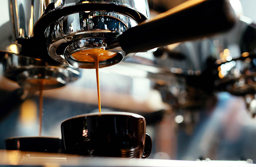 Close-up,Of,Espresso,Pouring,From,Coffee,Machine.,Professional,Coffee,Brewing